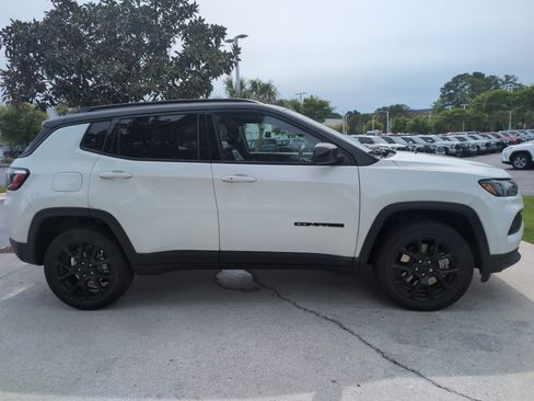 Used 2023 Jeep Compass Altitude w/ Sun and Sound Group image 11