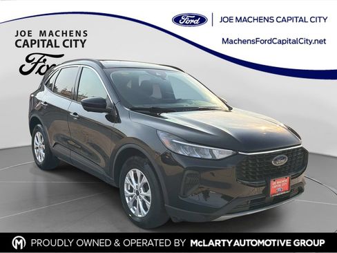 Used 2023 Ford Escape Active w/ Tech Pack #2 AWD/4WD image 1