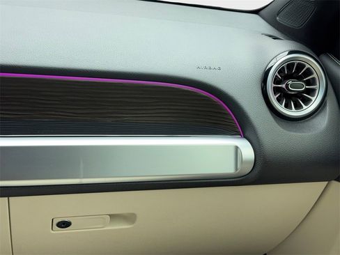 Used 2025 Mercedes-Benz GLB 250 w/ Exclusive Package image 20