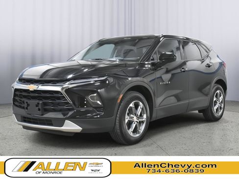 Used 2025 Chevrolet Blazer LT AWD/4WD image 1