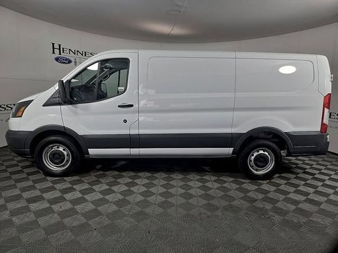 Used 2018 Ford Transit 250 130 Low Roof RWD image 8