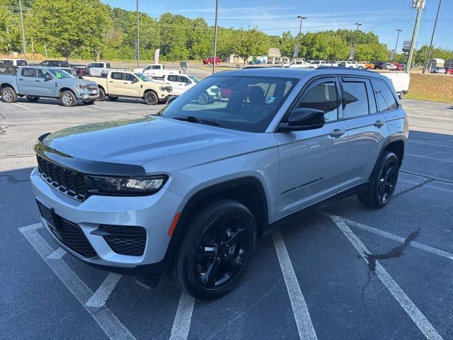 Used 2024 Jeep Grand Cherokee Altitude AWD/4WD image 20