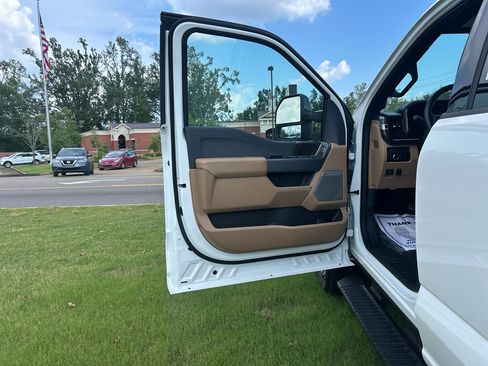Used 2024 Ford F250 Lariat w/ Sport Appearance Package AWD/4WD image 15