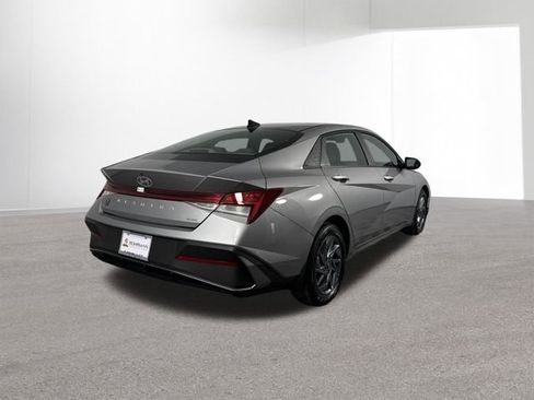 New 2026 Hyundai Elantra Blue image 4