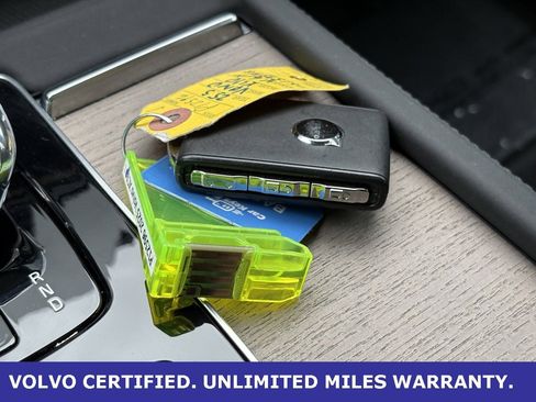 Certified 2025 Volvo XC90 B6 Plus image 39