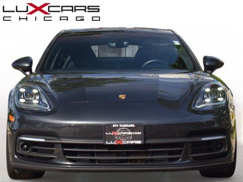 Used 2020 Porsche Panamera image 2