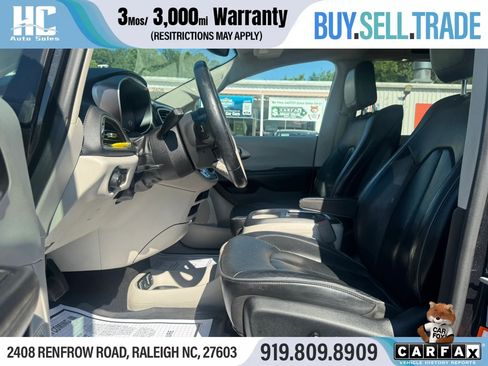 Used 2017 Chrysler Pacifica Limited FWD image 13