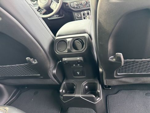 New 2025 Jeep Gladiator Sport image 28