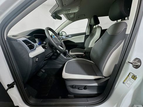 New 2026 Volkswagen Taos SE image 10
