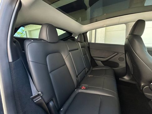 Used 2024 Tesla Model Y Long Range AWD/4WD image 12
