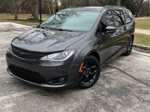 Used 2020 Chrysler Pacifica Limited w/ S Appearance Package image 1