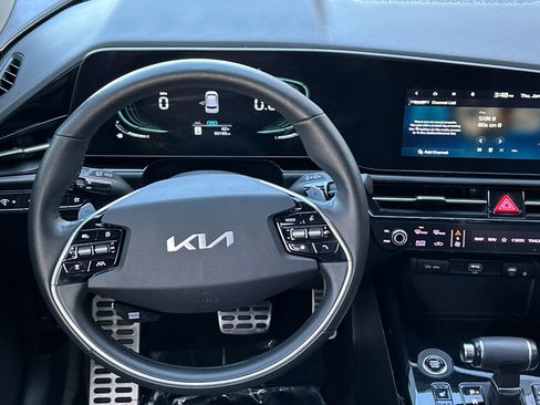 Used 2023 Kia Niro SX Touring image 11