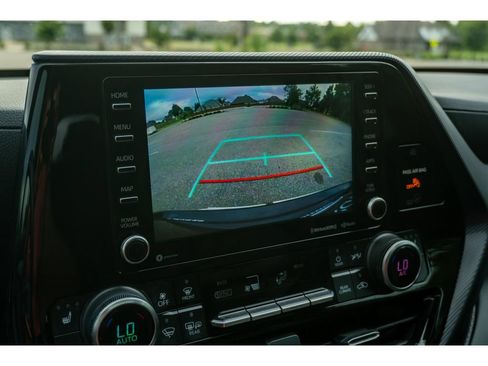 Used 2022 Toyota Highlander XSE AWD/4WD image 25