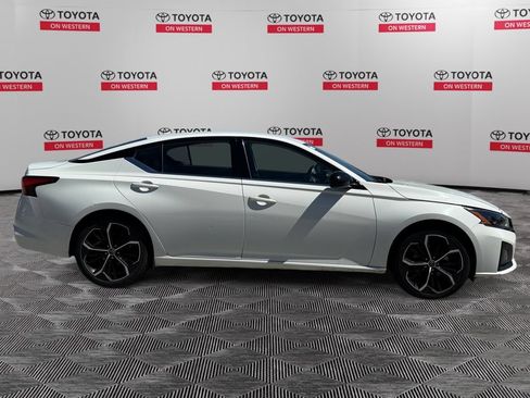 Used 2024 Nissan Altima 2.5 SR FWD image 4
