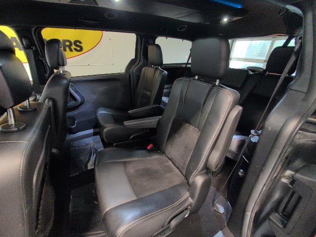 Used 2016 Dodge Grand Caravan SXT FWD image 28