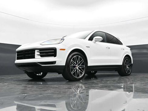 New 2025 Porsche Cayenne E-Hybrid image 45