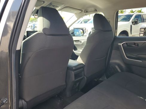 Used 2020 Toyota RAV4 LE image 13