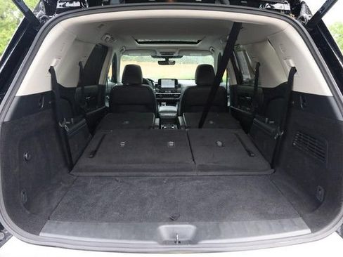 Certified 2025 Nissan Pathfinder SL w/ SL Premium Package FWD image 9