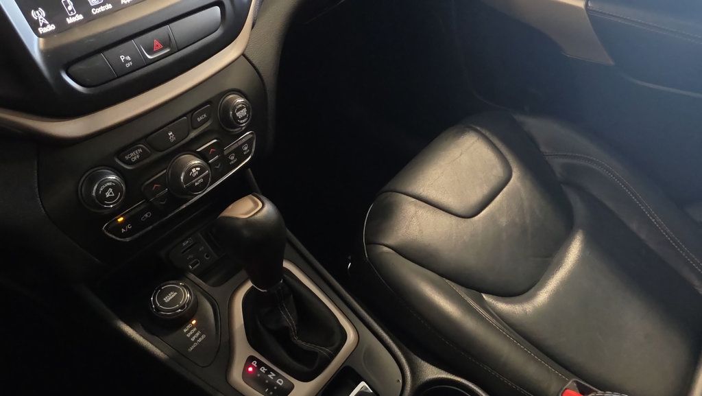Used 2018 Jeep Cherokee Limited AWD/4WD image 25