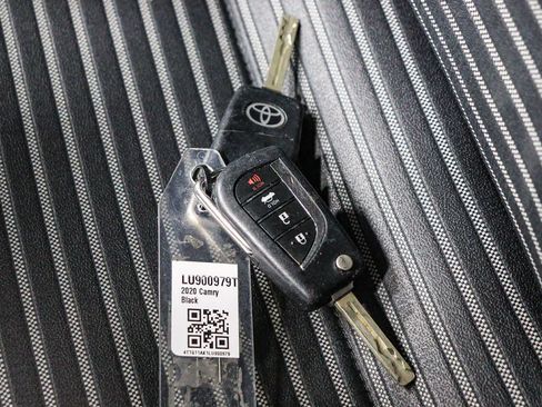 Certified 2020 Toyota Camry SE w/ Carpet Mat Package FWD image 28