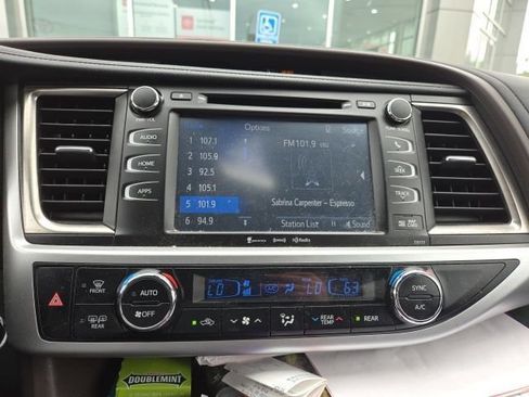 Used 2018 Toyota Highlander XLE w/ Protection Package #3 AWD/4WD image 5