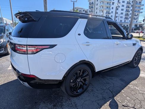 Used 2020 Land Rover Discovery Landmark AWD/4WD image 16