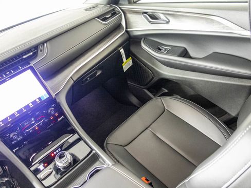 New 2025 Jeep Grand Cherokee Limited image 37