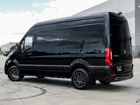Used 2022 Mercedes-Benz Sprinter 2500 image 8