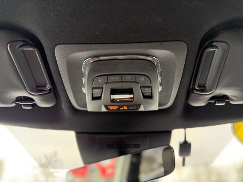 Used 2023 Toyota Corolla Cross XSE image 16