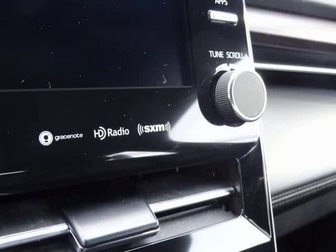 Used 2022 Toyota Avalon XLE image 19