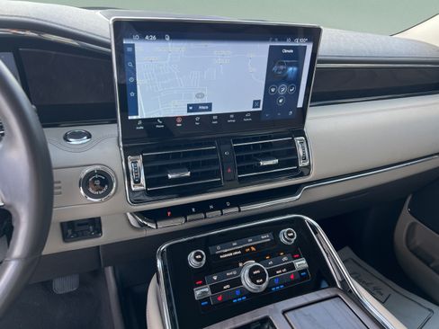Certified 2023 Lincoln Navigator Reserve AWD/4WD image 16