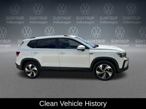 Used 2023 Volkswagen Taos SE w/ Panoramic Sunroof Package AWD/4WD image 4