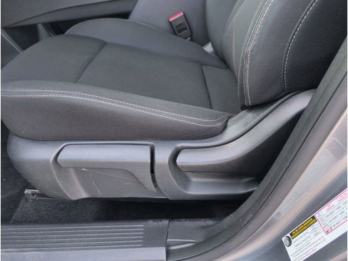 Used 2023 Nissan Rogue S image 11