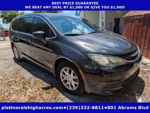 Used 2017 Chrysler Pacifica Touring FWD image 1