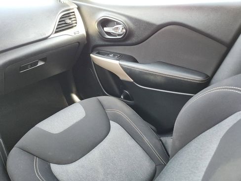 Certified 2017 Jeep Cherokee Sport image 15