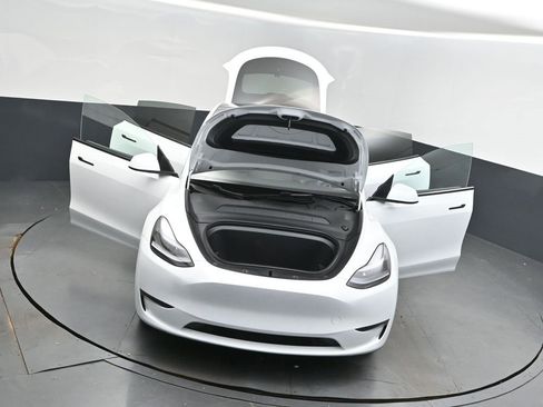 Used 2025 Tesla Model Y Long Range image 51