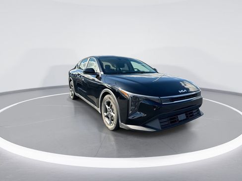 New 2025 Kia K4 LXS image 2