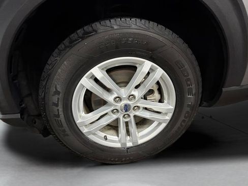 Used 2020 Ford Explorer XLT w/ Equipment Group 202A image 28