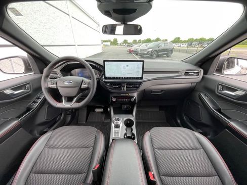 Used 2024 Ford Escape ST-Line w/ Tech Pack #1 AWD/4WD image 3
