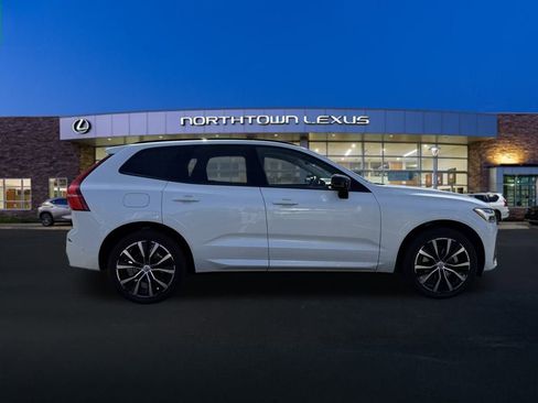 Used 2023 Volvo XC60 B5 Plus image 23