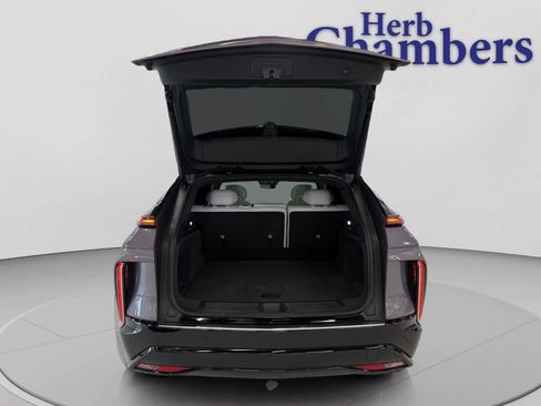 Used 2024 Cadillac Lyriq Luxury AWD/4WD image 8