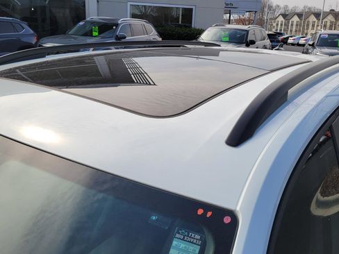 Certified 2025 Volkswagen Atlas SE w/ Panoramic Sunroof Package image 8