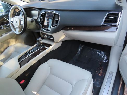 Used 2017 Volvo XC90 T6 Momentum w/ Vision Package AWD/4WD image 17
