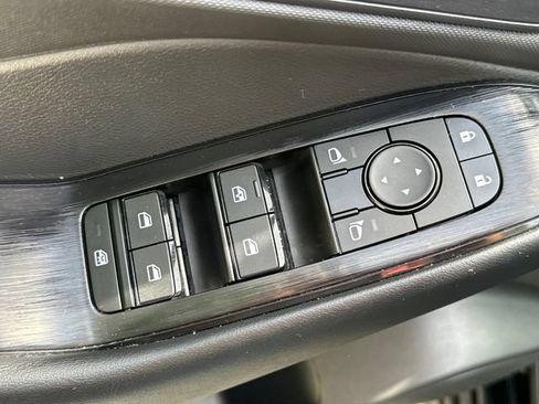 Used 2024 Nissan Rogue S AWD/4WD image 22