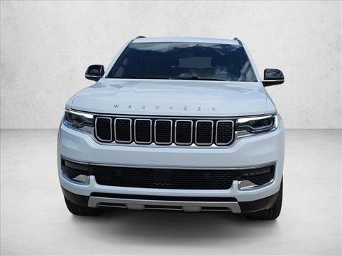 Used 2025 Jeep Wagoneer Series II RWD image 2