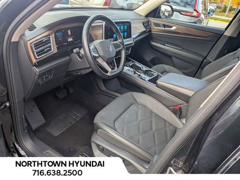 Used 2025 Volkswagen Atlas SE image 7