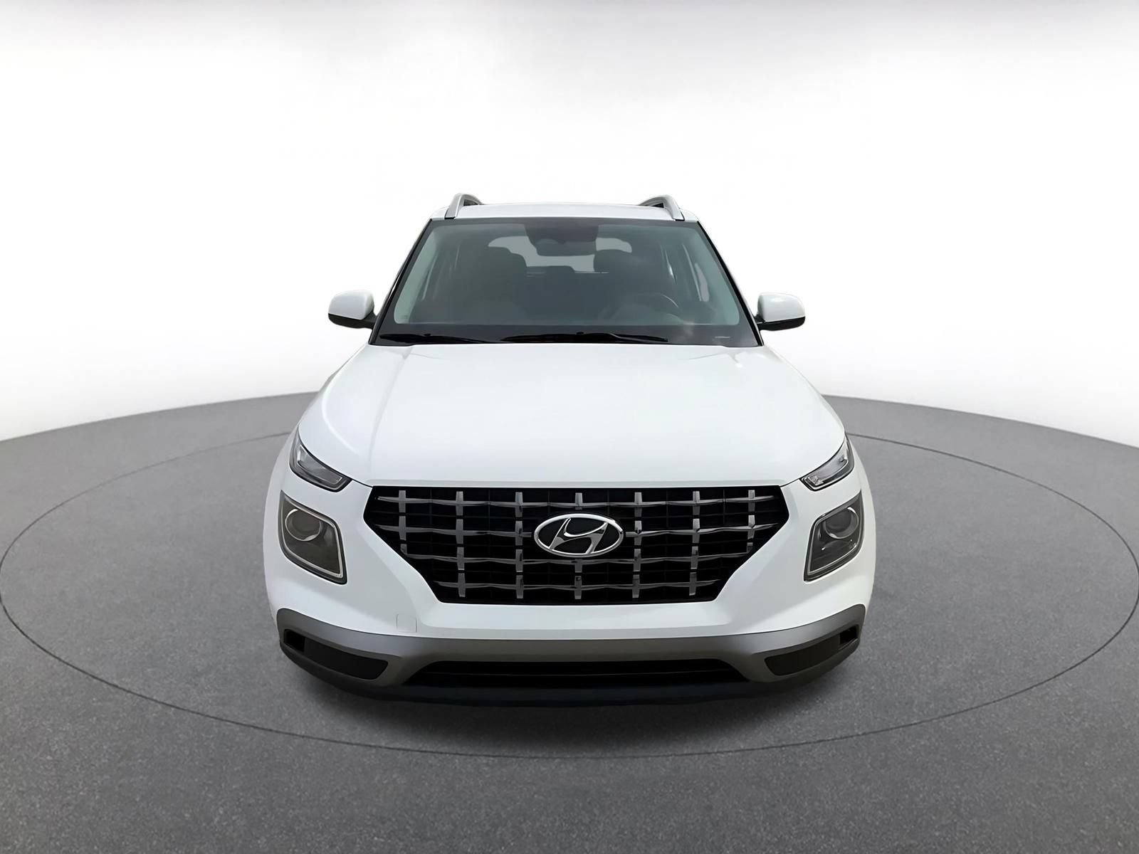 Used 2026 Hyundai Venue SEL FWD image 4