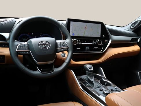 Used 2026 Toyota Highlander Platinum AWD/4WD image 15