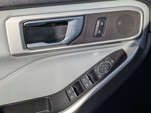 Used 2022 Ford Explorer XLT w/ Equipment Group 202A image 21