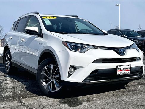 Used 2017 Toyota RAV4 XLE image 2